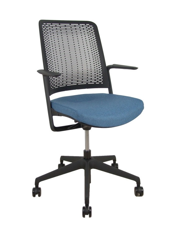 Silla WithMe negra asiento blazer azul petróleo