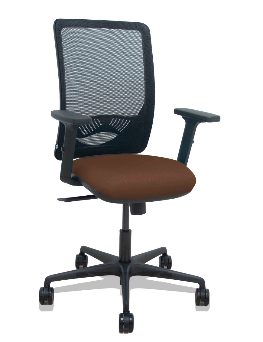 Silla Zulema sincro malla negra asiento bali marrón oscuro brazos 2D ruedas 65mm