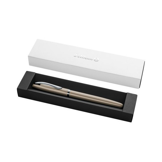 Pluma Pelikan