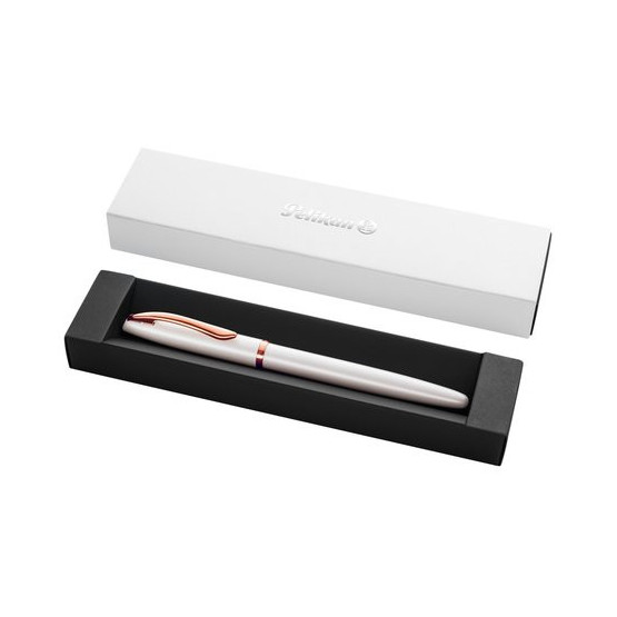 Pluma Pelikan