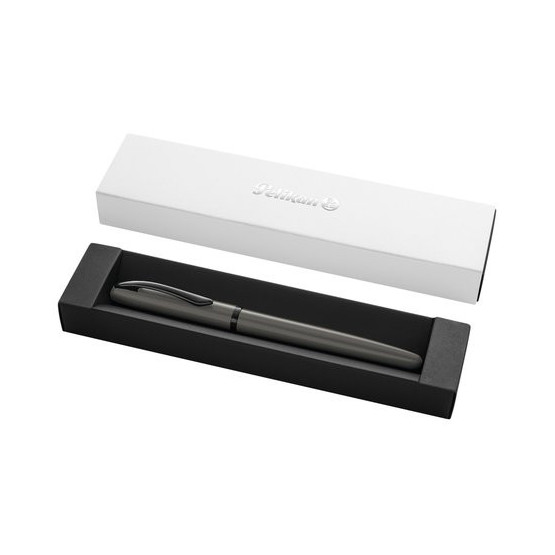 Pluma Pelikan